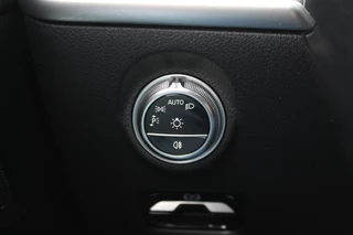 Mercedes-Benz C-Klasse Mercedes-Benz C-Klasse 180 AMG Line / Camera / Leder&Alcantara / 18'' / Navigatie / DAB / Dodehoek / Stoelverwarming / Cruise Control - afbeelding nr 30
