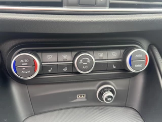Alfa Romeo Stelvio Alfa Romeo Stelvio 2.0t Q4 Veloce 280pk, pano, 20 inch! - afbeelding nr 13