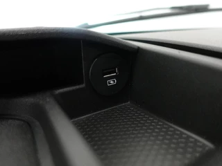 Iveco Daily Iveco Daily 40C18 3.0 180pk Automaat Bakwagen Laadklep 440x211x235 Airco Cruise control LED Navi Camera - afbeelding nr 19