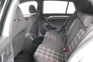 Volkswagen Golf Volkswagen Golf 2.0 TSI GTI | Stoelverwarming | Adaptive cruise |  Full LED | Carplay | Navigatie | 19'' | Sportstoelen | PDC | Bluetooth - afbeelding nr 6