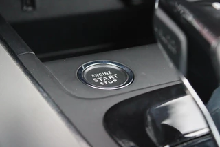 Citroën C5 Aircross Citroen C5 Aircross 1.6 Plug-in 225PK Hybrid BUSINESS | NAVIGATIE | APPLE CARPLAY/ANDROID AUTO | KEYLESS ENTRY/START | LED KOPLAMPEN | DODEHOEK DETECTIE | LICHTMETALEN VELGEN 18
