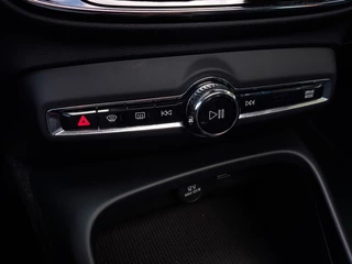 Volvo XC40 Volvo XC40 1.5 T3 157pk Momentum Business Pack Connect | Origineel NL | Navi | Clima | Adap. Cruise | Panorama Schuifdak | Led Koplampen | Pdc V+A+Camera | Rijstrook+Licht+Regensenor | 18''lm - afbeelding nr 16