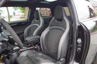 MINI Cooper MINI Cooper John Works 2.0 Automaat (231pk) Pano/Kuipstoelen/JCW Pro/JCW uitlaat/ACC - afbeelding nr 3