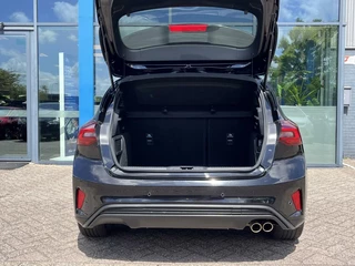 Ford Focus Ford Focus 1.0 EcoBoost Hybrid ST Line 125PK Winterpack Cruise Navi Camera SYNC4 Climate Privacy Glass Parkeersensoren *Sportief* - afbeelding nr 12