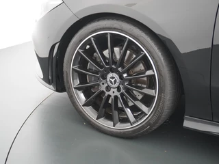 Mercedes-Benz CLA Mercedes-Benz CLA Shooting Brake 200 AMG // Panoramadak // Sfeerverlichting // Privacy Glas // 19