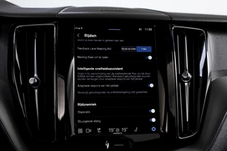 Volvo XC60 Volvo XC60 2.0 T6 Plug-in hybrid AWD Plus Dark | S/K-Panodak | Dig. Cockpit | Adapt. Cruise | Memory Stoelen | Elek. Klep | Stoel-+stuurverw. | 360 Camera | Harman/Kardon | NAV+App. Connect | LM 19