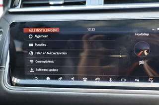 Land Rover Range Rover Velar Land Rover Range Rover Velar 3.0 V6 SC AWD R-Dynamic HSE 381 PK A cruise|Carplay|Matrix|Panoschuifdak|Digidash|Camera|Massage|Kahn LMV 22