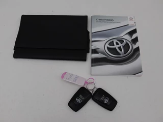 Toyota C-HR Toyota C-HR 1.8 Hybrid Style | Stoelverwarming | Trekhaak |  Adaptive cruise | JBL Sound | Camera | Navigatie | Keyless | Dodehoek detectie - afbeelding nr 14
