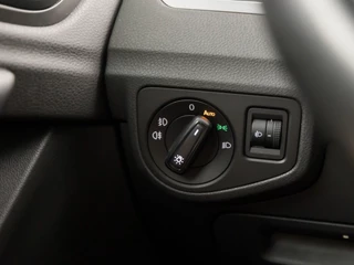 Volkswagen Golf Sportsvan Automaat (NAVIGATIE, CLIMATE, STOELVERWARMING, ADAPTIVE CRUISE, SPORTSTOELEN, PARKEERSENSOREN, GETINT GLAS, LM VELGEN, NIEUWE APK, NIEUWSTAAT) - afbeelding nr 21