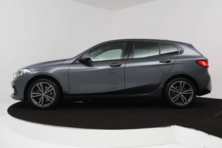 BMW 1 Serie BMW 1-serie 118i Executive Edition (PARKEERSENSOREN, NAVIGATIE, CRUISE CONTROL, PARKEERSENSOREN, NL-AUTO) - afbeelding nr 2