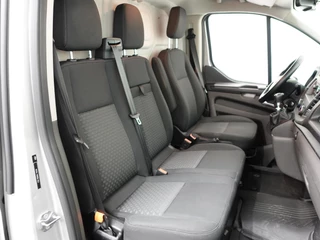 Ford Transit Custom Ford Transit Custom 131pk L2H1 Trend Trekhaak Camera Cruise control Airco Parkeersensoren 3-Zits Euro6 - afbeelding nr 14