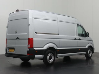 Volkswagen Crafter Volkswagen Crafter 2.0TDI L3H3 Highline | NAvigatie | Camera | Airco | Cruise | 3-Persoons - afbeelding nr 2