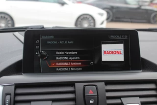 BMW 2 Serie BMW 2 Serie Cabrio M240i xDrive High Exe. M Sport / Camera / Leder / Harman Kardon / 18'' / Keyless / Navigatie / Stuurverwarming / DAB / Windscherm / Stoelverwarming / Cruise Control - afbeelding nr 24