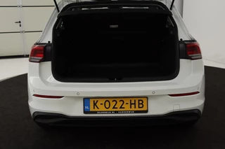 Volkswagen Golf Volkswagen Golf 1.0 eTSI Life | Camera | Adaptive cruise |  Memory | Full LED | Carplay | Side Assist | Park Assist | Sfeerverlichting | DAB - afbeelding nr 14