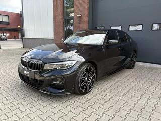 BMW 3 Serie BMW 3-serie 330i High Executive, M Pakket, Schuifdak, 19