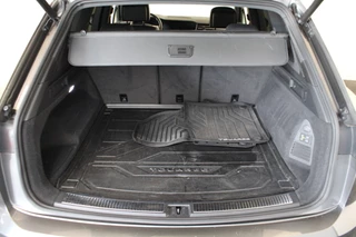 Volkswagen Touareg Volkswagen Touareg 3.0 TDI R-Line |Pano|Trekhaak|Achterbank verw.| - afbeelding nr 26