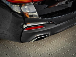 BMW 5 Serie BMW 5-serie Touring 530d xDrive M-Sport | HUD | PANO | H&K | TREKHAAK | LEER | CARPLAY | FULL OPTION - afbeelding nr 18