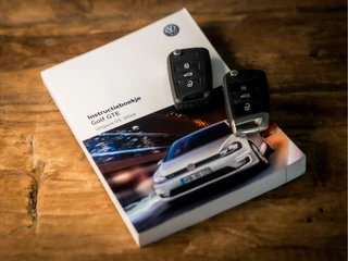 Volkswagen Golf Volkswagen Golf 1.4 TSI GTE Sport 204Pk Automaat (APPLE CARPLAY, NAVIGATIE, CLIMATE, LEDEREN SPORTSTOELEN, PARKEERSENSOREN, GETINT GLAS, CRUISE, NIEUWE APK, NIEUWSTAAT) - afbeelding nr 17