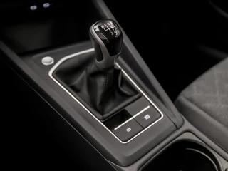 Volkswagen Golf Volkswagen Golf Variant 1.0 TSI Luxury Sport (APPLE CARPLAY, GROOT NAVI, SFEERVERLICHTING, STUUR/STOELVERWARMING, SPORTSTOELEN, KEYLESS, PARKEERSENSOREN, NIEUWSTAAT) - afbeelding nr 10