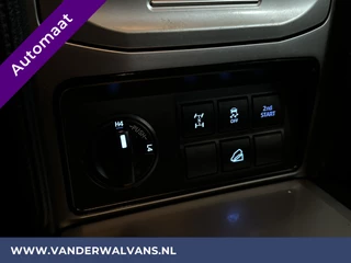 Toyota Land Cruiser Cruisecontrol, Parkeersensoren, Stoelverwarming, Verwarmde voorruit - afbeelding nr 22