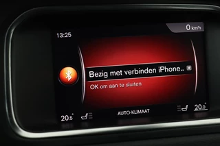 Volvo V40 Volvo V40 2.0 T4 Sport | Stoelverwarming | Camera |  Full LED | Leder/Alcantara | Navigatie | 19'' | Climate control | Bluetooth | PDC | Cruise control | R Design - afbeelding nr 21