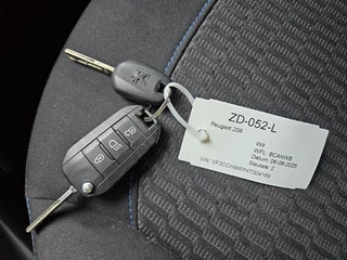 Peugeot 208 Peugeot 208 1.2 PT SIGNATURE + AIRCO/APPLE CARPLAY/ANDROID AUTO/PDC/CRUISE - afbeelding nr 18