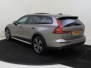 Volvo V60 Volvo V60 Cross Country 2.0 B5 AWD Pro | Stoelmassage | Nappa Leder | H&K Audio | - afbeelding nr 4