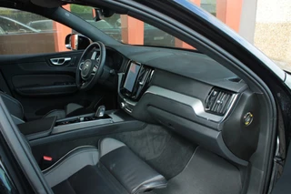 Volvo XC60 Volvo XC60 T8 Recharge AWD R-Design | Panoramadak | Parkeercamera | 20 Inch Velgen | Glossy Black | Keyless - afbeelding nr 18