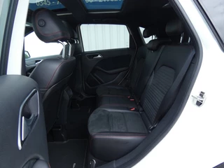 Mercedes-Benz B-Klasse Mercedes-Benz B-Klasse 200 AMG Edition Automaat,Pano,Led,Dodehoek - afbeelding nr 12