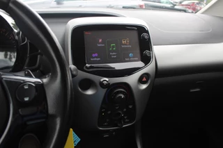 Toyota Aygo Toyota Aygo 1.0 VVT-i x-play / Camera / Navigatie / 15'' / Bluetooth / Airco - afbeelding nr 19