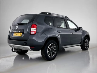 Dacia Duster Dacia Duster TCe 125 PK4x2 Blackshadow / CAMERA / DEALER ONDERHOUDEN / NAVI / LEDER / FULL OPTION - afbeelding nr 4