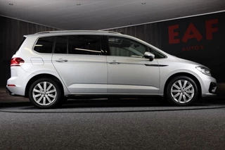 Volkswagen Touran Volkswagen TOURAN 1.5 TSI R Line 7 Persoons / AUT / ACC / Navi / Camera / Open Panoramadak / Led / Pdc / Trekhaak / 17 Inch - afbeelding nr 32
