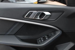 BMW 1 Serie BMW 1 Serie 118i Executive Ed. M Sport / Navigatie / Half leder / 19'' / Sportstoelen / Blackpack / Dakspoiler / Stoelverwarming / Cruise Control / Getint glas - afbeelding nr 31