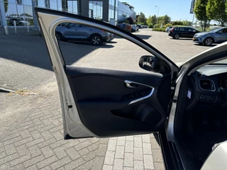Volvo V40 Volvo V40 Cross Country 2.0 T3 Nordic+ | Standkachel | BLIS | Stoelverwarming | Trekhaak | On Call - afbeelding nr 4
