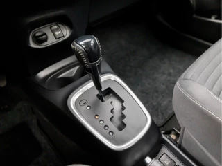 Toyota Yaris Toyota Yaris 1.5 Hybrid Active Automaat (CAMERA, CLIMATE, CRUISE, SPORTSTOELEN, LANE ASSIST, ELEK RAMEN, BLUETOOTH, NIEUWSTAAT) - afbeelding nr 10