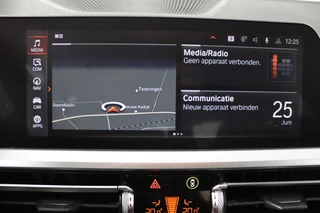 BMW 3 Serie BMW 3-serie 320i High Executive Edition (PARKEERSENSOREN, STOELVERWARMING, LEER, NAVIGATIE, NL-AUTO) - afbeelding nr 18