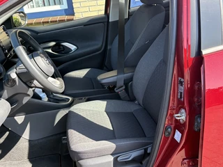 Toyota Yaris Toyota Yaris 1.5 Hyb. Dynamic ACHTER CAMERA-NAVI-BLUETOOTH - Allseason - afbeelding nr 12