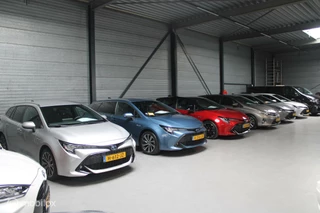 Toyota Corolla Toyota Corolla 1.8 Hybrid Business Intro | Parkeersensoren voor en achter | Stoelverwarming | NL Auto Boekjes. - afbeelding nr 5
