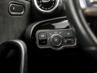 Mercedes-Benz A-Klasse Automaat (APPLE CARPLAY, GROOT NAVI, CAMERA, LEDER/ALCANTARA, DIAMOND GRILL, SPORTSTOELEN, STOELVERWARMING, GETINT GLAS, WIDESCREEN, NIEUWE APK, NIEUWSTAAT) - afbeelding nr 23