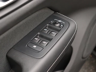 Volvo V60 Volvo V60 T8 PLUG-IN HYBRID AWD R-DESIGN SCHUIFDAK HEAD-UP DISPLAY HARMAN - afbeelding nr 13