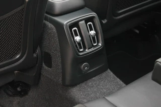 Volvo XC40 Volvo XC40 T5 Recharge R-Design | Panoramadak | Stoelverwarming | Parkeercamera | Keyless | Glossy Black - afbeelding nr 35