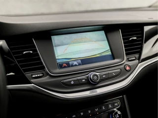 Opel Astra Opel Astra Sports Tourer 1.2 Design & Tech (APPLE CARPLAY, GROOT NAVI, CAMERA, ADAPTIVE CRUISE, LEDER, GETINT GLAS, SPORTSTOELEN, LED KOPLAMPEN, CRUISE, PARKEERSENSOREN, NIEUWE APK, NIEUWSTAAT) - afbeelding nr 17