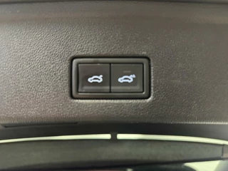 Volkswagen Touareg Volkswagen Touareg 3.0 TSi DSG R-Line 4Motion Navigatie-Pano-Elektr.Trekhaak-Achterasbesturing-Adapt.Cr.Contr-Carplay-Clima-Camera-Stoel/Stuurverwarming-Luchtvering-Headup - afbeelding nr 46