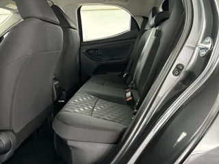 Toyota Yaris Toyota Yaris 1.5 Hybrid 115 Business | Parkeersensoren voor + achter | Stuurverwarming | Stoelverwarming - afbeelding nr 20