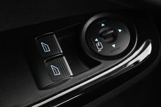 Ford Fiesta Ford Fiesta 1.0 EcoBoost Titanium | Camera | Trekhaak |  Climate control | Navigatie | Cruise control | Verwarmde voorruit | PDC | Regensensor - afbeelding nr 23