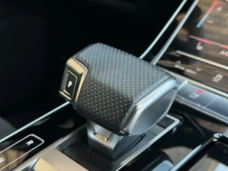 Audi Q7 Audi Q7 55 TFSI e quattro Pro Line S | Panoramadak | Camera rondomzicht | LED verlichting | Keyless pakket | Leer/alcantara bekleding | Voorstoelen verwarmd | 22 inch SQ7 velgen | Getint glas | Dodehoekdetectie - afbeelding nr 59