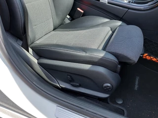 Mercedes-Benz C-Klasse Mercedes-Benz C-Klasse 180 156pk Automaat Business Solution Plus | Origineel NL | Navi | Clima | Cruise | Led Koplampen | Pdc V+A+Assist+Camera | Dodehoek+Licht+Regensensor | Privacy Glass | 18''lm - afbeelding nr 28