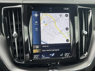 Volvo XC60 Navigatie Panoramadak Luchtvering Camera Head Up Display Leder Dashboard Carplay Elek. Stoel 19 Inch Velgen Stoelverwarming Standkachel On Call 1e Eigenaar Plug In Hybride BTW Auto - afbeelding nr 16