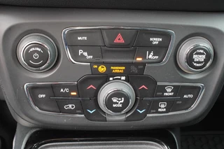 Jeep Compass Jeep Compass 1.4 MultiAIR NIGHT EAGLE / Zwart dak / Apple Carplay - afbeelding nr 41