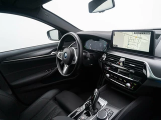 BMW 5 Serie BMW 5-serie Touring 530e M-Sport | Panoramadak | Leder | Driving Assist Prof | Trekhaak - afbeelding nr 22